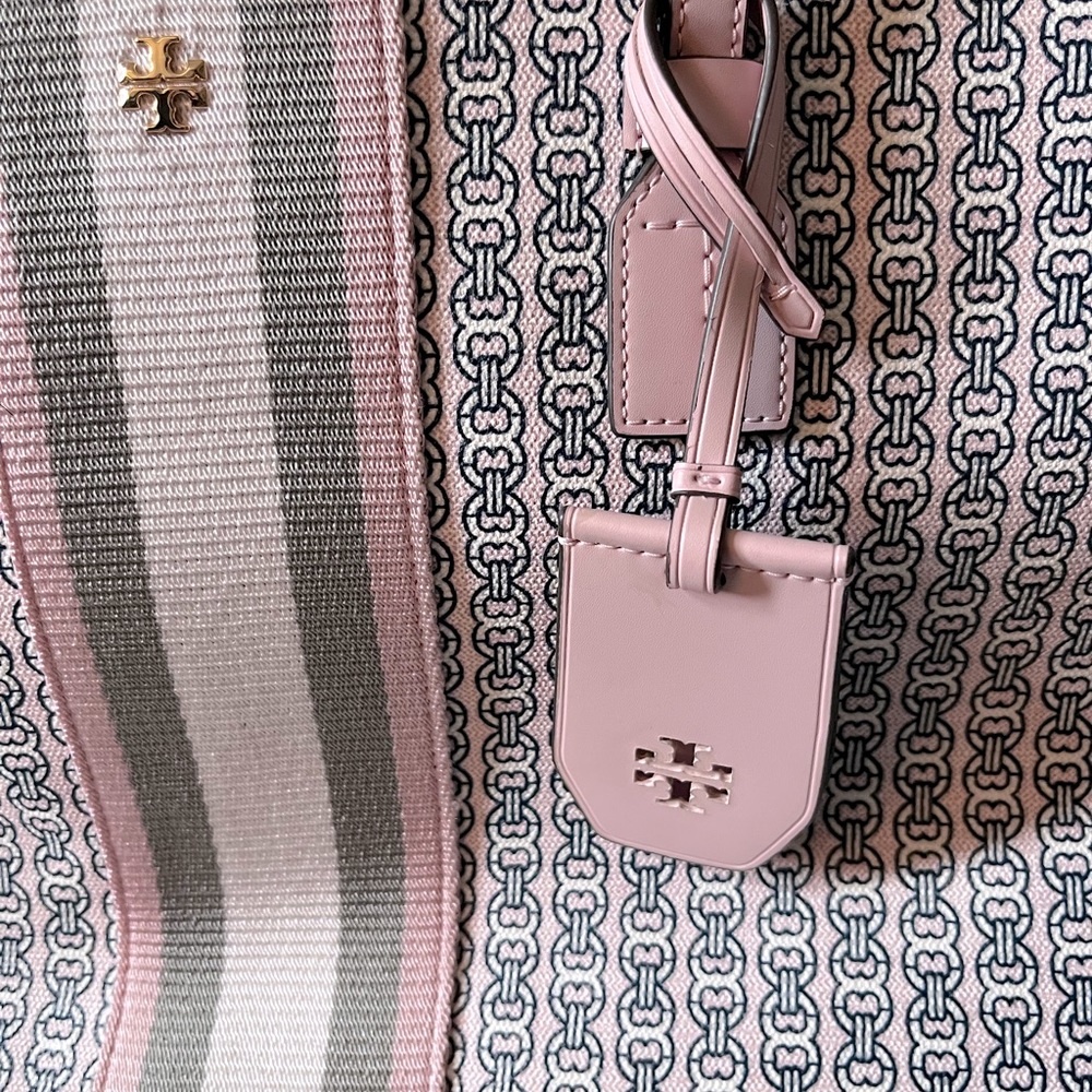 Tory Burch Coastal Pink Gemini Link Tote. Style#53303.